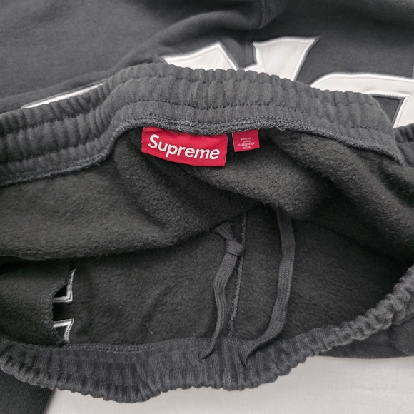 Supreme Black Sweatpants - Picture 5 of 7